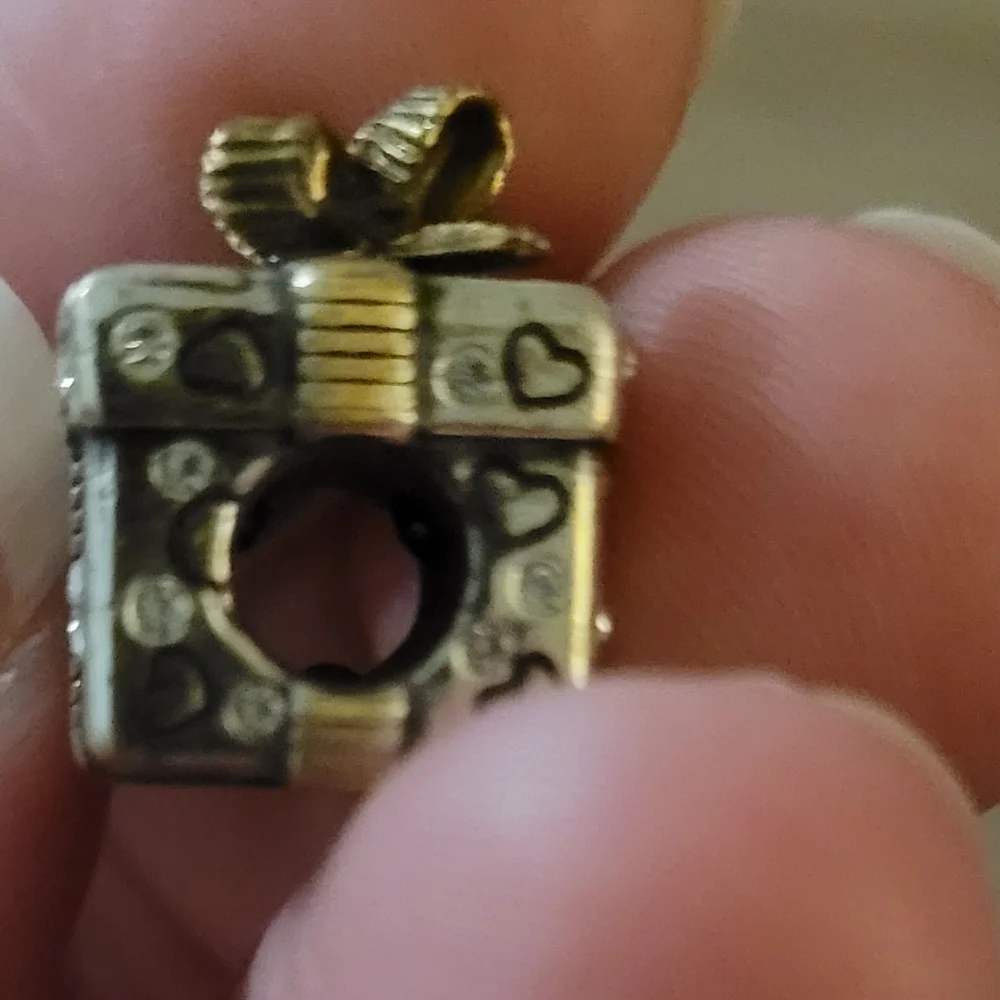 Gift Charm - Picture 6 of 8
